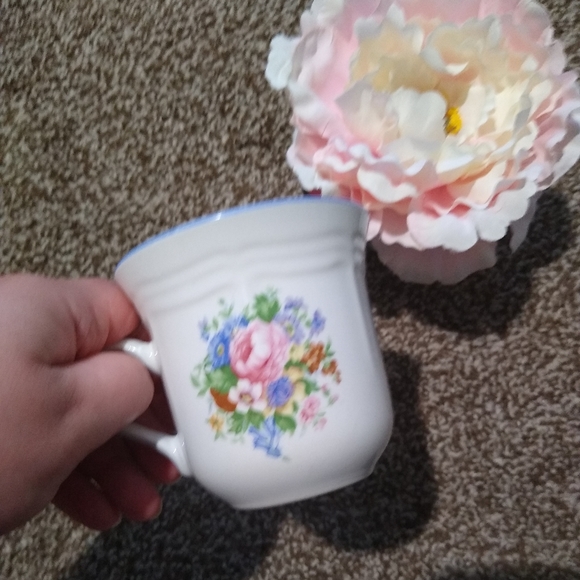 Coffee Mug with Roses - Picture 2 of 3